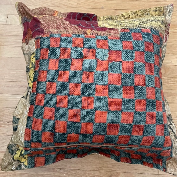 Brand New Accent Cushion - Picture 1 of 3
